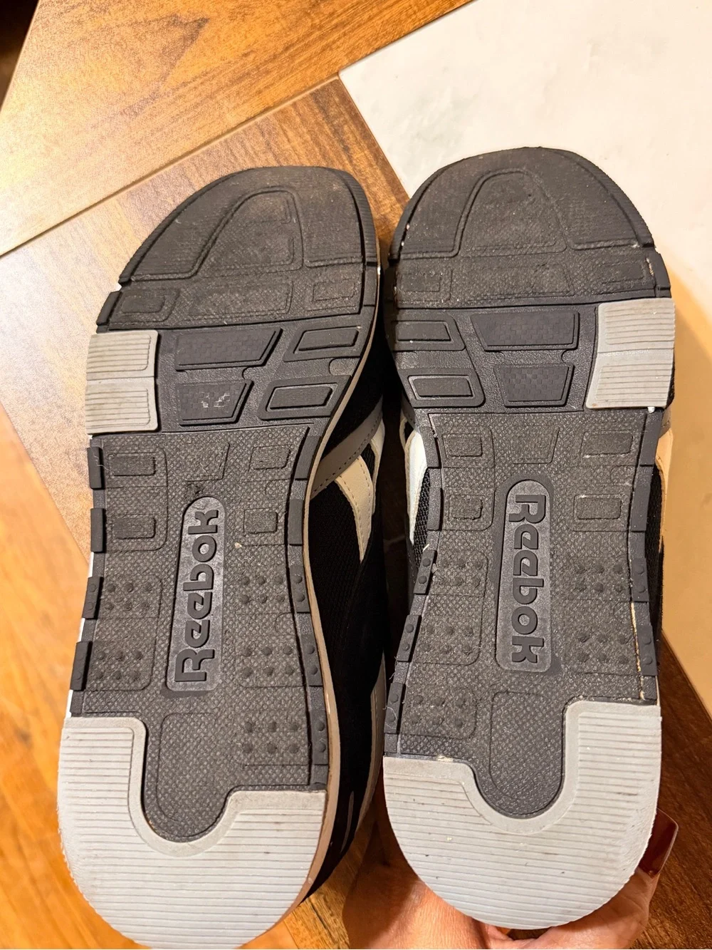 Reebok Men’s Classic Black and Gray Athletic Sneakers size 8
